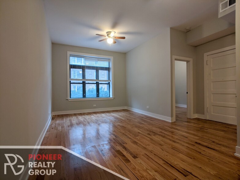 Primary Photo - 635 W Oakdale Ave