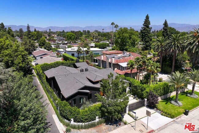 Building Photo - 13463 Chandler Blvd