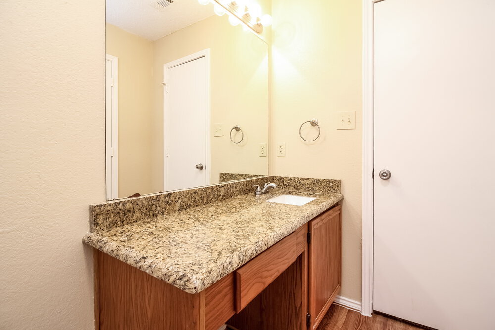 Building Photo - 1125 Hidden Creek Dr