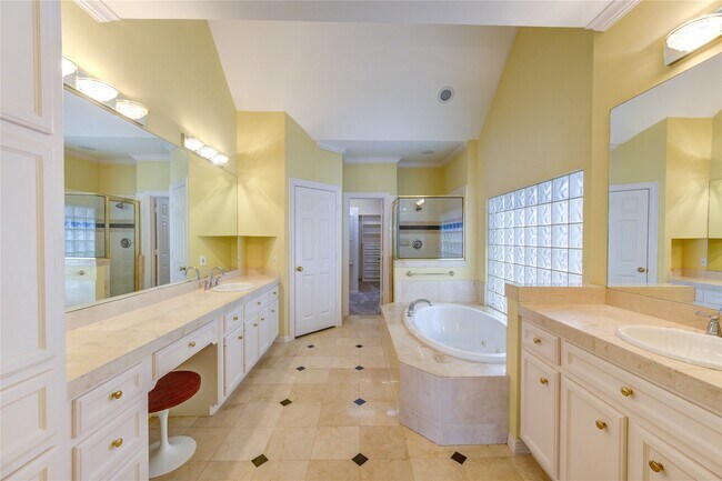 Building Photo - 2124 Nantucket Dr