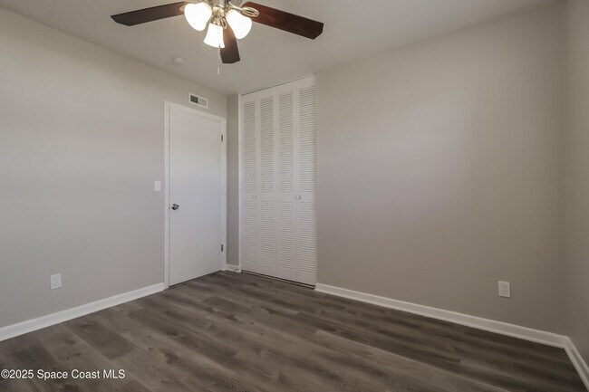 Building Photo - 568 Gardenia Cir