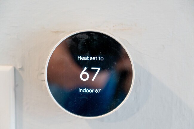 Building Photo - Charming 3 bedroom/ 2 bathroom in Normaltown, Home Close to UGA and Hospitals!