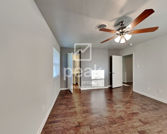 Building Photo - $1799! Beautiful 3Bed/2Bath home in FORT WORTH! Free application through 8/10! See information in...