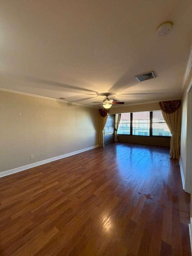Building Photo - 2050 Oleander Blvd