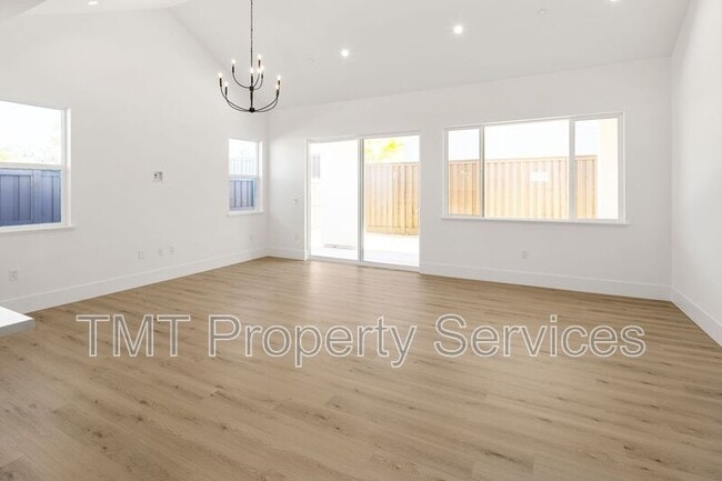 Building Photo - 9041 Ventura St