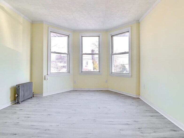 Building Photo - 6819 Cooper Ave