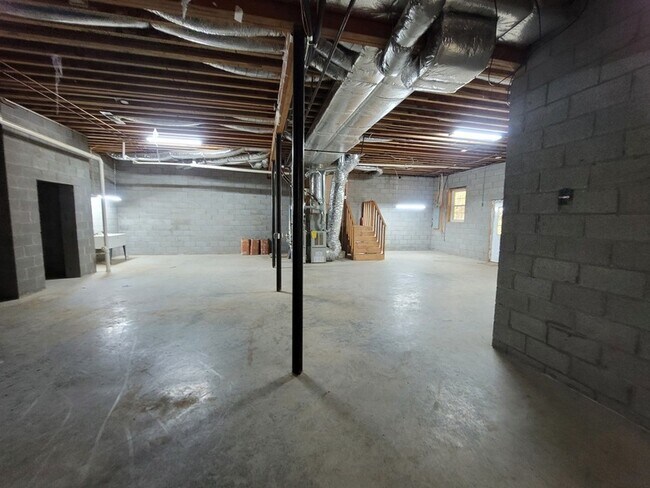 Building Photo - 235 Scenic Dr