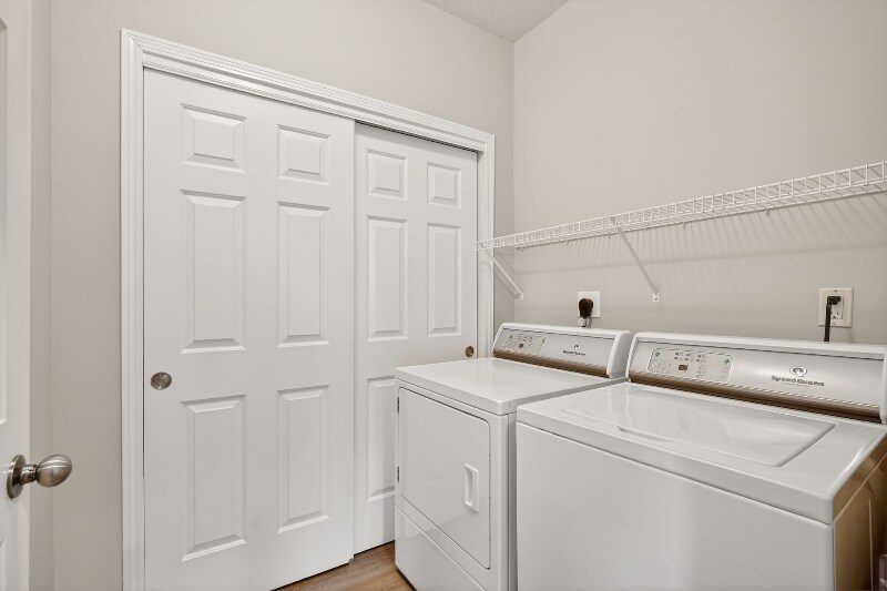 Building Photo - 1340 SE Florence Dr