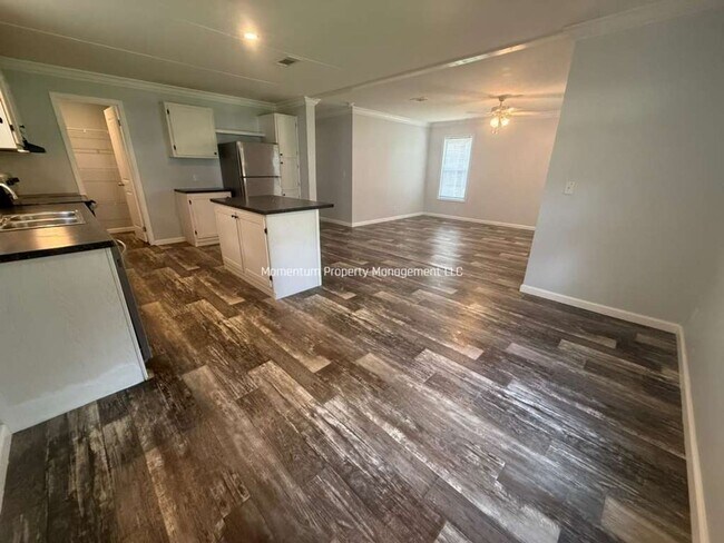 Building Photo - Gorgeous 3/2 Brooksville Available Now !