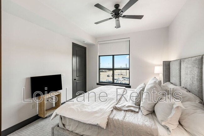 Building Photo - 5 Gadsdenboro St