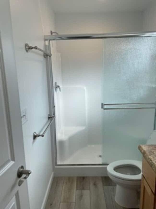 Building Photo - 3 BEDROOMS SINGLE LEVEL HOME