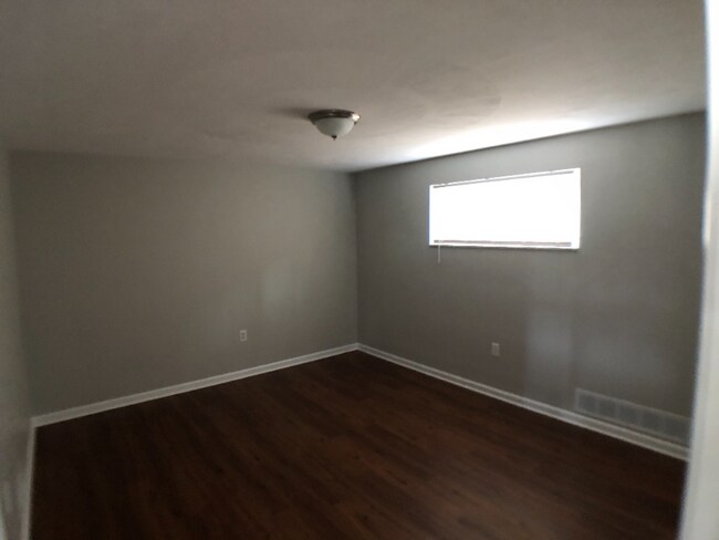 Building Photo - 162 Pointview Rd