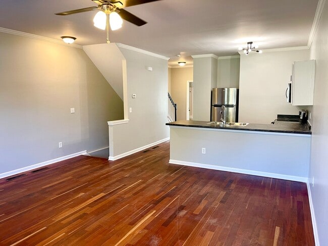 Building Photo - Welcome to this stunning 3-bedroom, 3-bathroom townhome located in the vibrant city of Atlanta, GA.