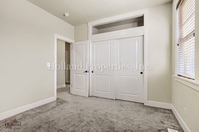Building Photo - 17435 SW Forest Hollow St