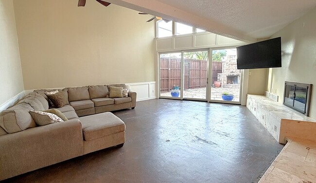 Building Photo - 3-2.5-2 Town home on the Historic Bricks of Camp Bowie