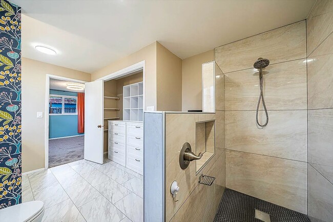 Building Photo - 3 Bed 2 Bath Home