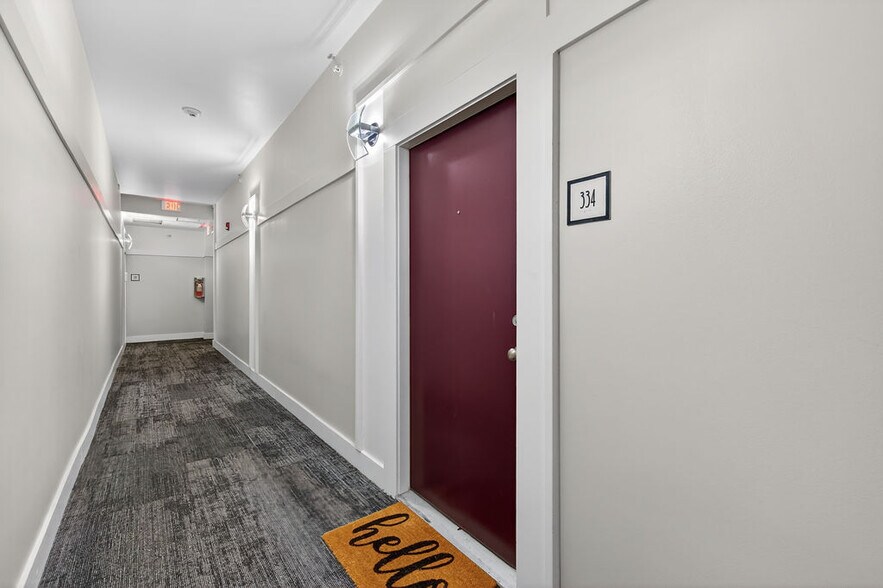 Building Photo - 2125 Southend Dr