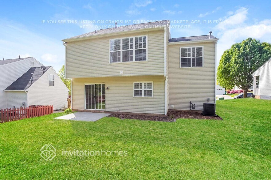 Building Photo - 2121 Mallard Green Pl