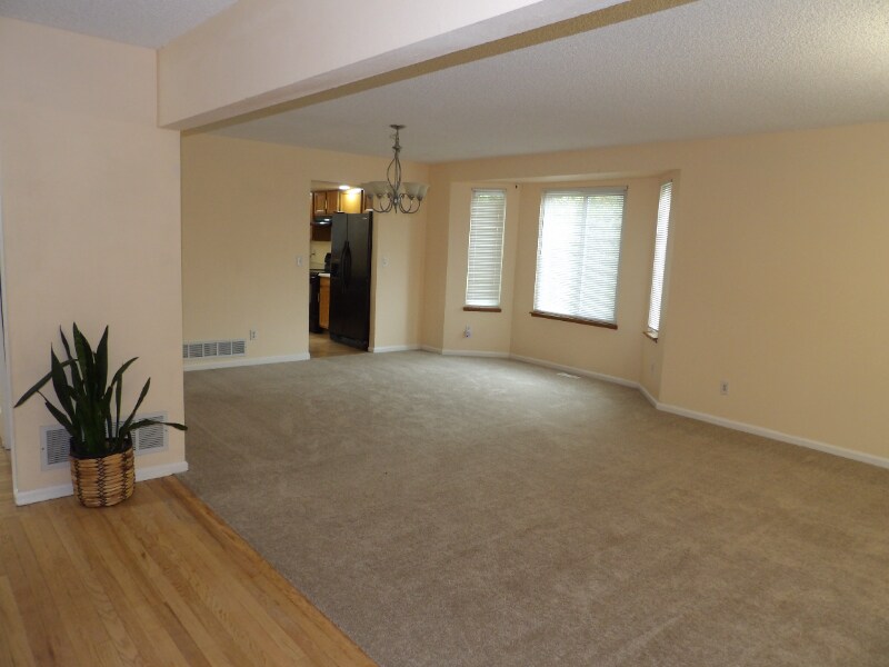 Building Photo - 3830 Gingham Way