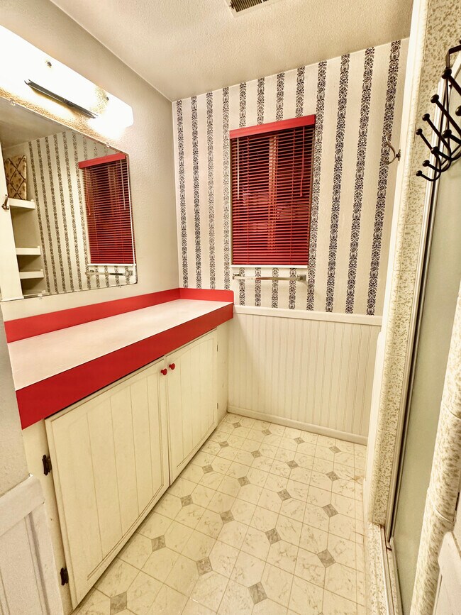 Bathroom-1b - 685 Quail Valley Dr