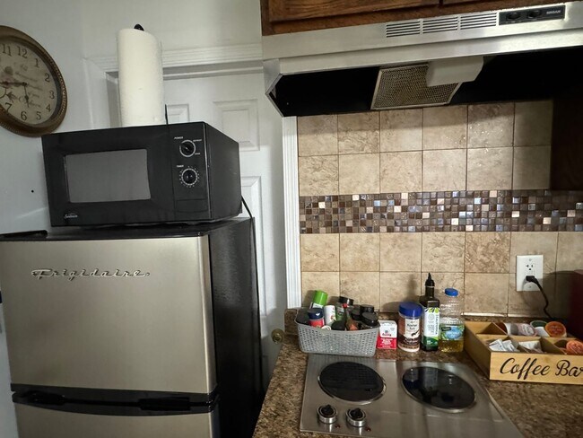 Building Photo - 1 BR 1Ba Furnished Casita with all Utilities Included