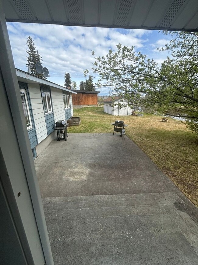 Building Photo - 3 bedroom / 2 car garage / On the Chena river