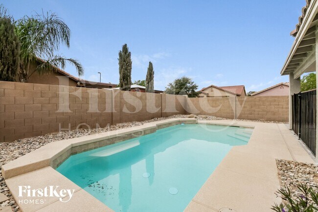 Building Photo - 2863 W San Carlos Ln