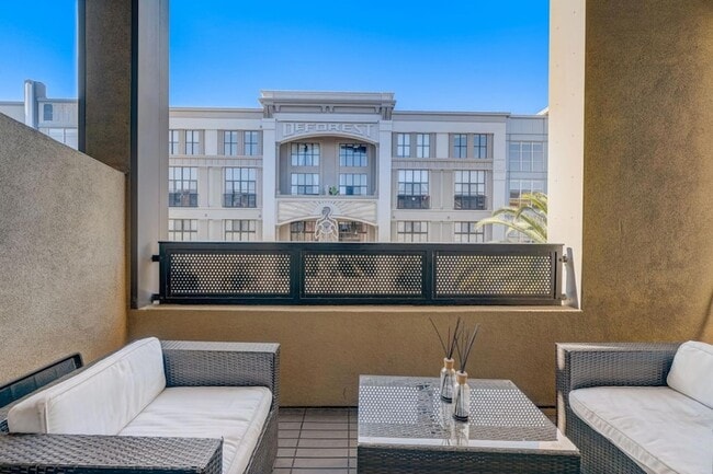 Building Photo - 334 Santana Row