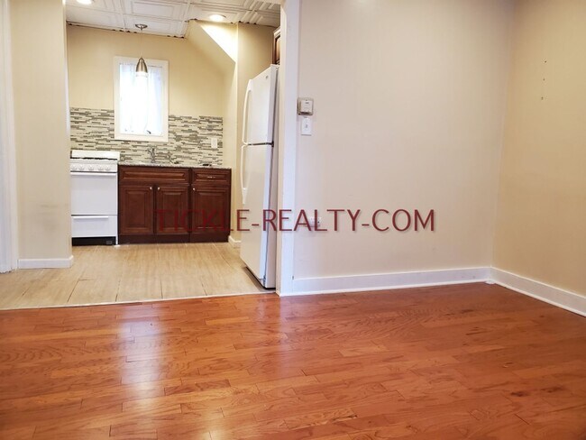 Building Photo - 103 Troup St
