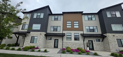 Building Photo - Rockwell Townhome in American Fork - For Rent - 3 Bedroom 2.5 Bath - Pool & Clubhouse