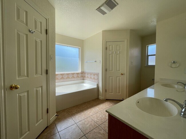 Building Photo - 3-Bedroom House for Rent in Nolanville, TX