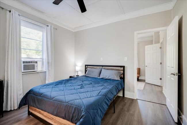 Building Photo - 2245 Bayvale Rd