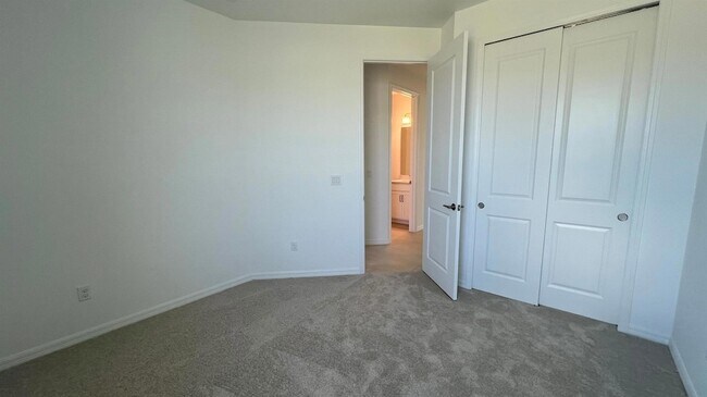 Building Photo - 584 Ranch Oak Cir
