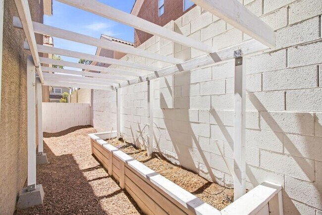 Building Photo - Charming 3-Bedroom Home with Modern Updates & Easy-Care Backyard