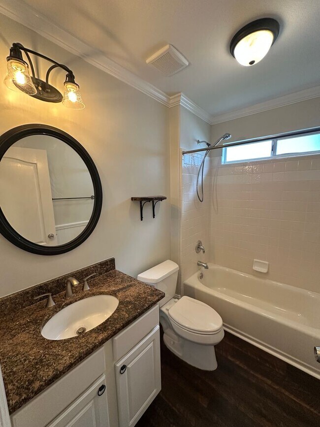 Building Photo - Gorgeous 3 Bedroom 2 Bath home in Piney Z ...