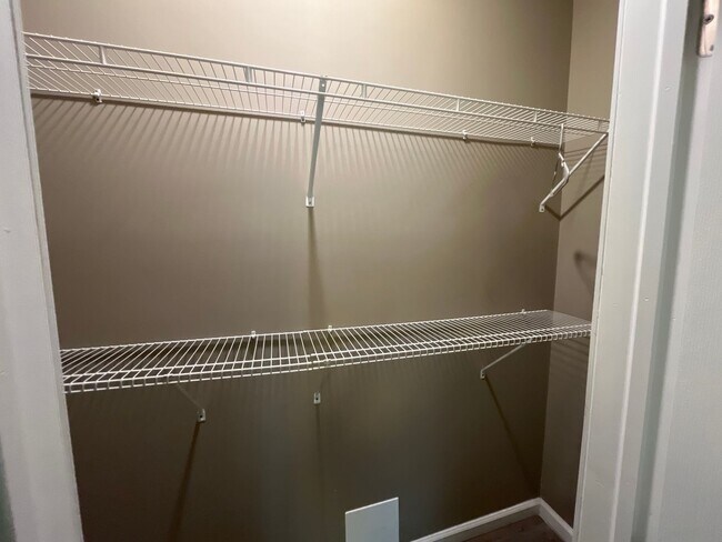 Building Photo - 968-970 Wilson Avenue