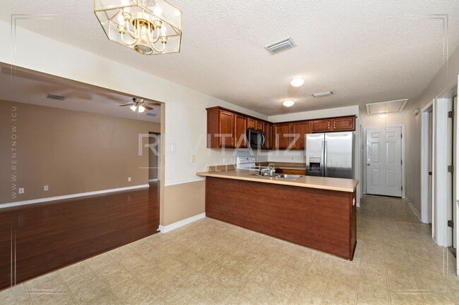 Building Photo - Stunning 4 Bed 2 Bath Home in West Mobile!