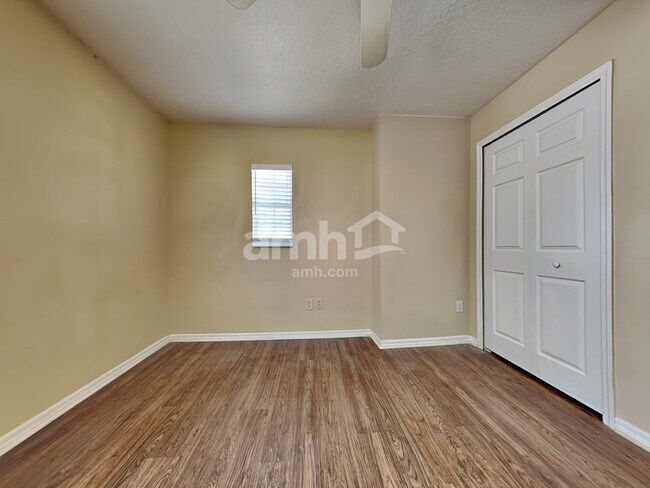 Building Photo - 5233 Mango Fruit St