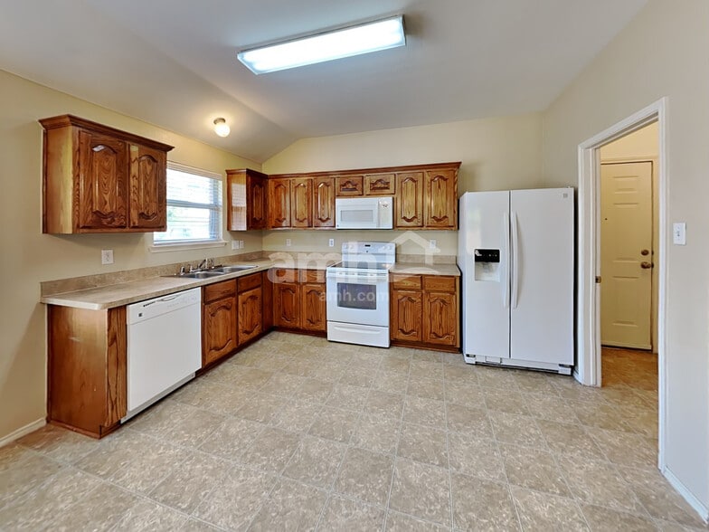 Building Photo - 905 Zoe St