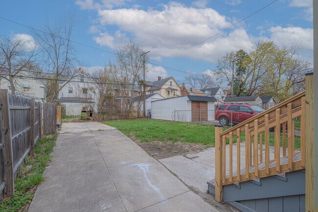 Building Photo - Fully renovated house located on Cleveland...