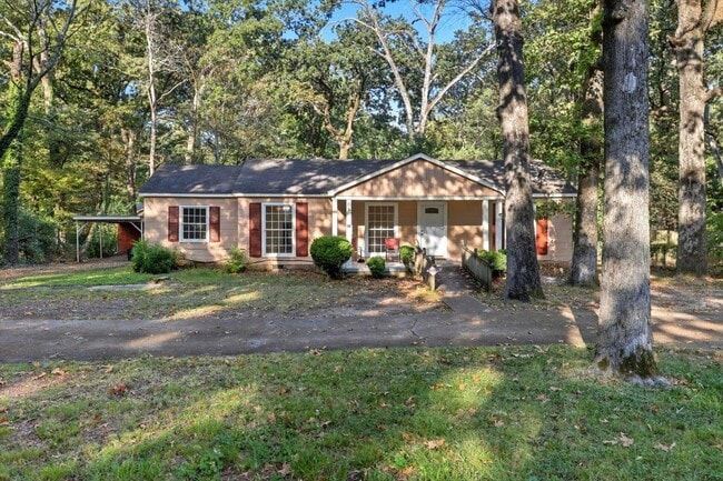 Primary Photo - 211 W Lakeview Dr