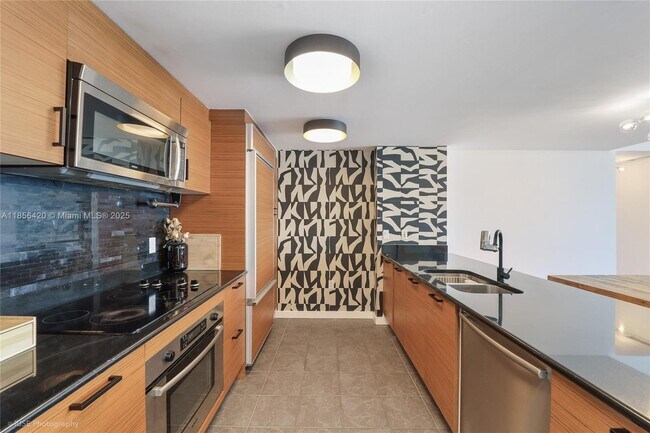 Building Photo - 50 Biscayne Blvd