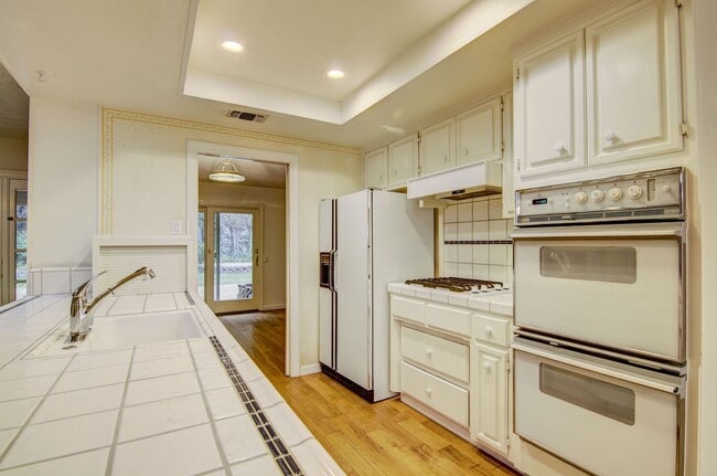 Building Photo - 5123 El Cemonte Ave