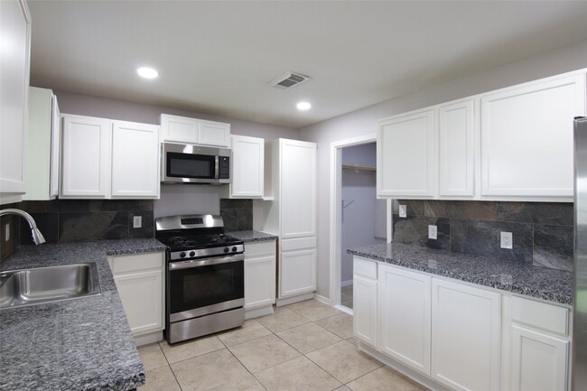 Building Photo - 7941 Longridge Dr