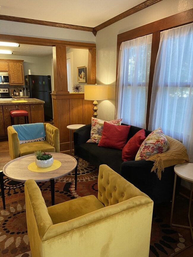 Building Photo - 321 E Duffy St