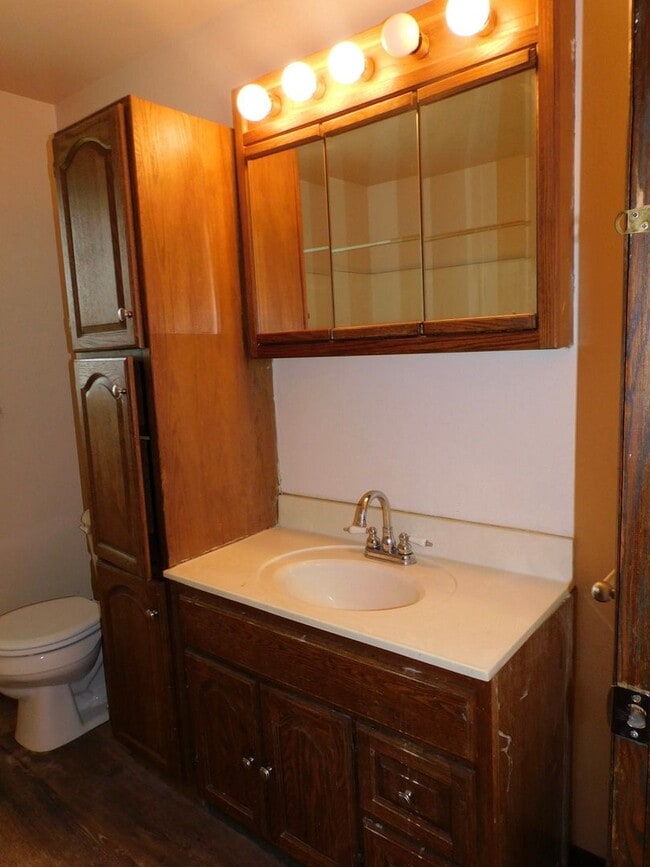Building Photo - Beautiful 3 bedroom 2 bath Single Family H...