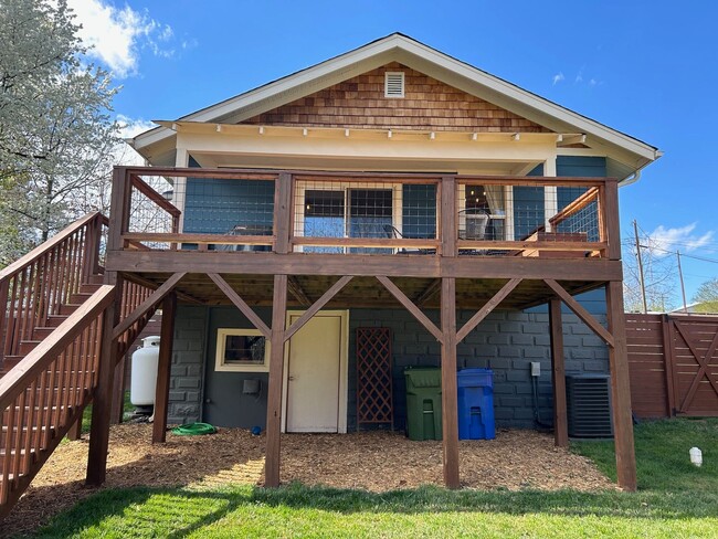 Building Photo - West AVL - Beautifully Renovated Bungalow