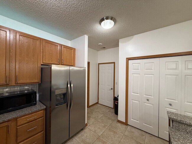 Building Photo - 14649 Sapphire Way