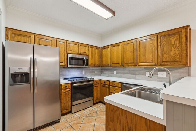 Building Photo - Amazing home - minutes from Grapevine Main...