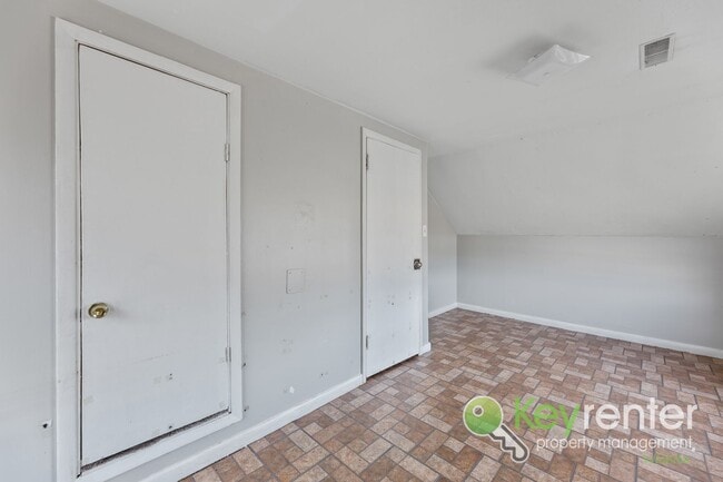 Building Photo - 2 weeks FREE RENT! Cute 3 bedroom house near shopping, restaurants, and WSU